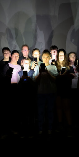 genz-ukunft-stuckentwicklung-des-jugendtheaterensembles-eigenart-zum-thema-digitaler-konsum