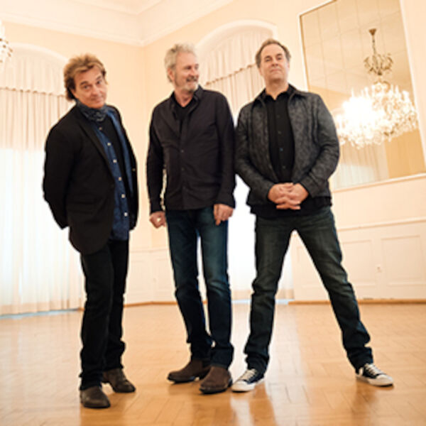 frontm3n-now-and-th3n-tour-202526-pete-lincoln-mick-wilson-peter-howarth-live